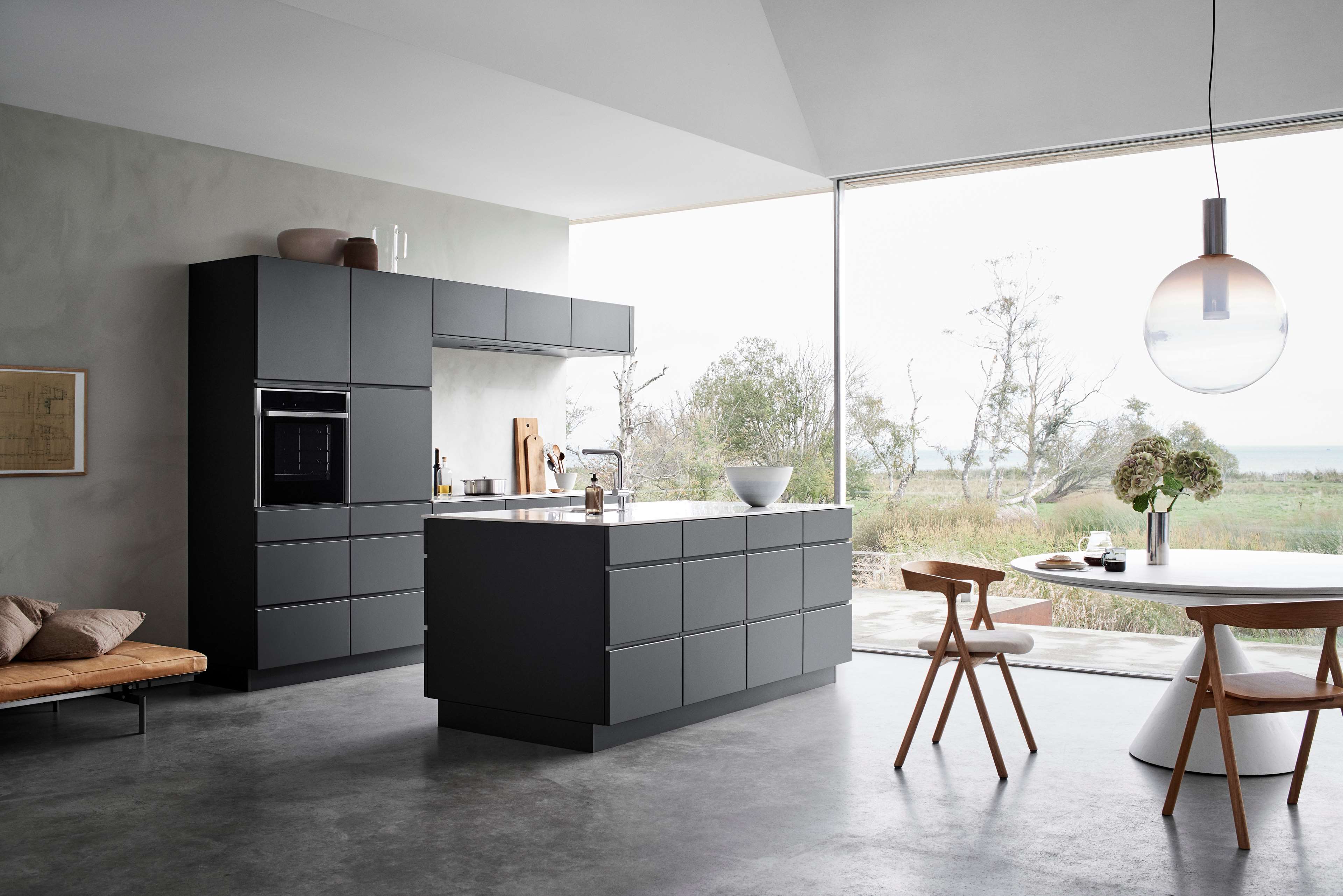 Black kitchen with kitchen island and colored black fronts