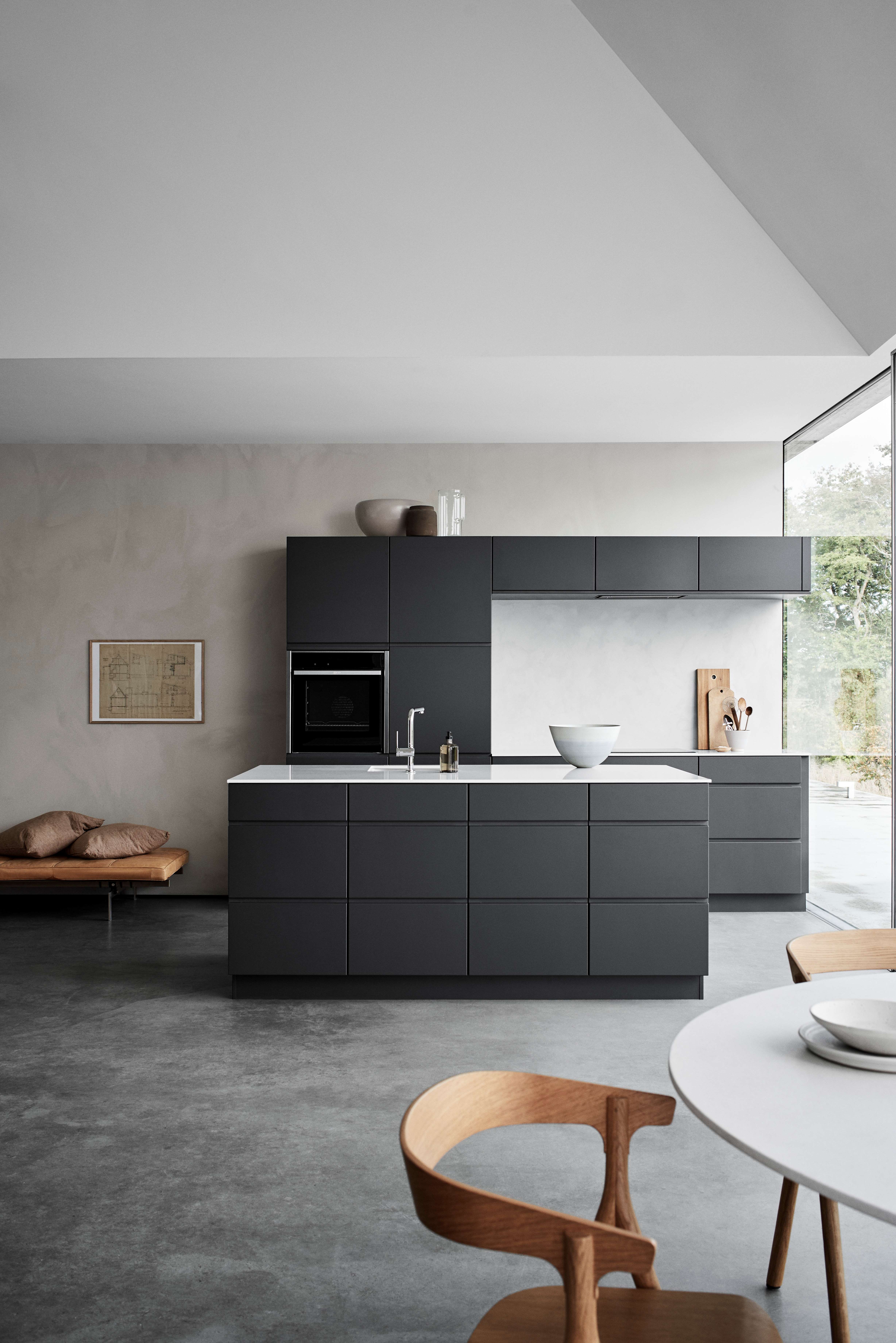 Black kitchen with kitchen island and colored black fronts